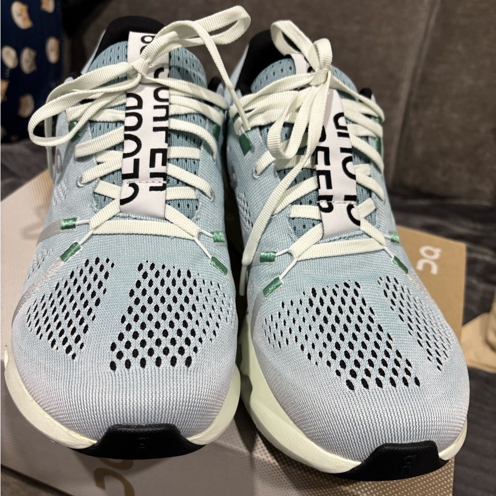 BNIB men’s ON Cloudsurfer sneakers